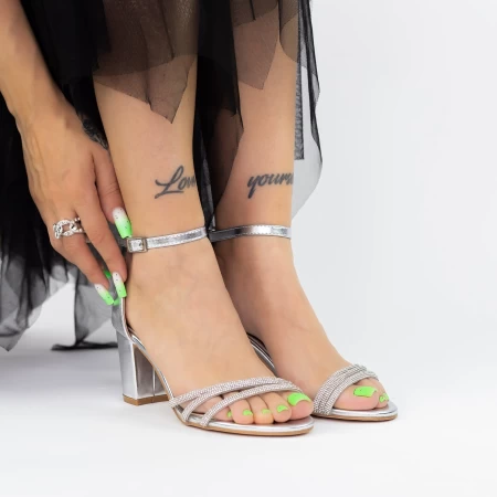 Sandalen mit einem dicken Absatz 2RG13 Silber Mei