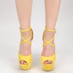 Sandalen mit einer dünnen Ferse und einer HLX78 -Plattform gelb Mei
