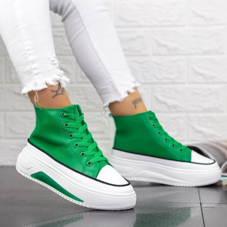 Sportschuhe auf der 2xj61 Green -Plattform Mei