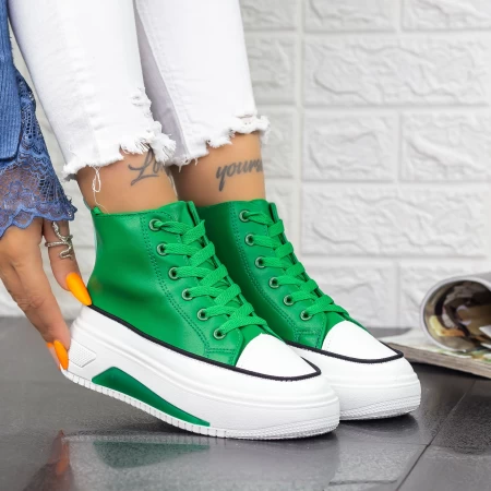 Sportschuhe auf der 2xj61 Green -Plattform Mei