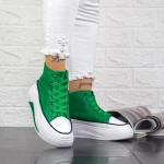 Sportschuhe auf der 2xj61 Green -Plattform Mei