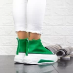 Sportschuhe auf der 2xj61 Green -Plattform Mei