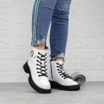 2n19 Stiefel weiß und schwarz Mei