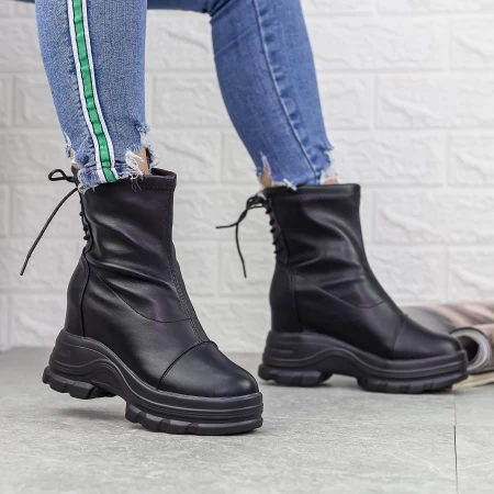 Stiefel auf der 2xn95 Plattform Black | Mei