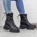 Stiefel auf der 2xn95 Plattform Black | Mei