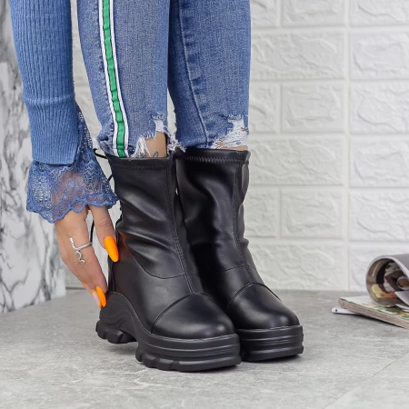 Stiefel auf der 2xn95 Plattform Black | Mei