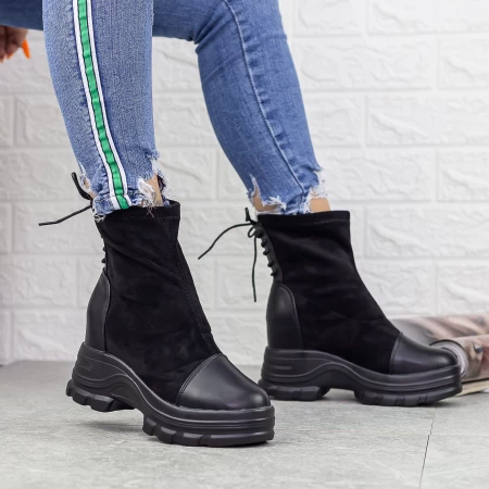 Stiefel auf der 2xn95A -Plattform schwarz | Mei