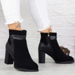 Kurze Stiefel mit einer dicken Absatz 2mx378 Black | Mei
