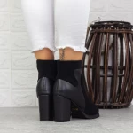 Kurze Stiefel mit einer dicken Absatz 2mx378 Black | Mei