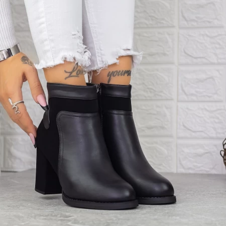 Kurze Stiefel mit einer dicken Absatz 2mx378a schwarz | Mei