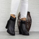 Kurze Stiefel mit einer dicken Absatz 2mx378a schwarz | Mei
