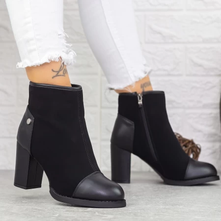 Kurze Stiefel mit einer dicken Absatz 2mx379 Black | Mei