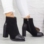 Kurze Stiefel mit einer dicken Absatz 2mx379 Black | Mei