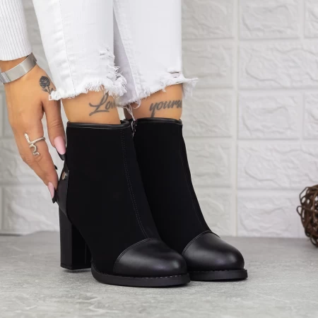 Kurze Stiefel mit einer dicken Absatz 2mx379 Black | Mei