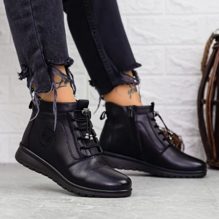 Schwarze M020 -Stiefel Gebildet