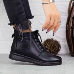 Schwarze M020 -Stiefel Gebildet