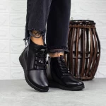 Schwarze M020 -Stiefel Gebildet