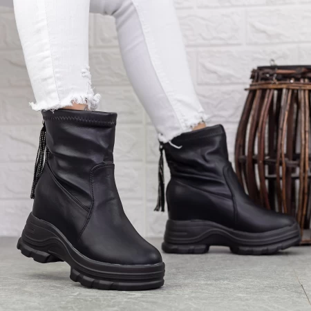 Stiefel auf der 2xn98 Plattform Black | Mei