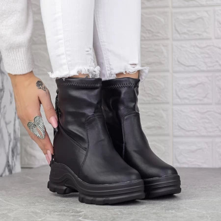 Stiefel auf der 2xn98 Plattform Black | Mei