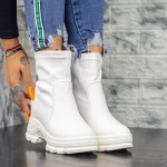 Stiefel auf der 2xn98 Plattform White | Mei