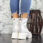 Stiefel auf der 2xn98 Plattform White | Mei