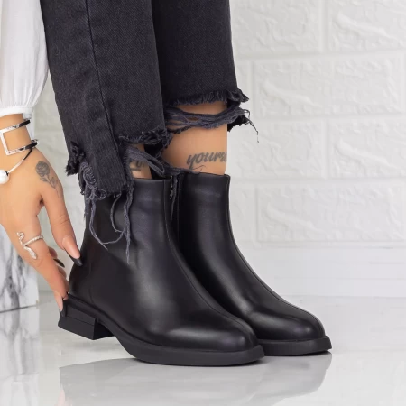 ZJN003 Schwarze Stiefel Gebildet