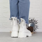 Stiefel auf der weißen Plattform MX321 Mei