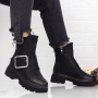 Stiefel auf der schwarzen Plattform 2MX383 Mei