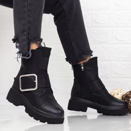 Stiefel auf der schwarzen Plattform 2MX383 Mei