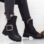 Stiefel auf der schwarzen Plattform 2MX383 Mei