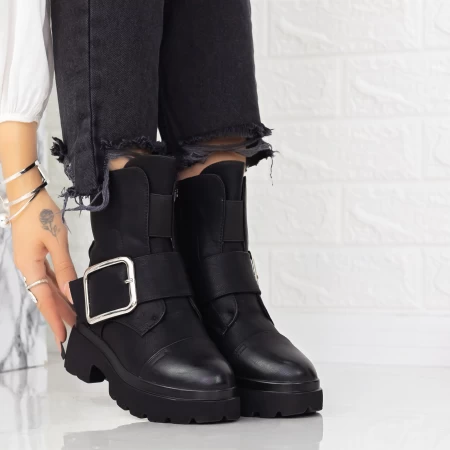 Stiefel auf der schwarzen Plattform 2MX383 Mei