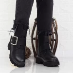 Stiefel auf der schwarzen Plattform 2MX383 Mei