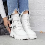 Stiefel auf der weißen Plattform 2MX511 Mei