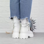 Stiefel auf der weißen Plattform 2MX511 Mei