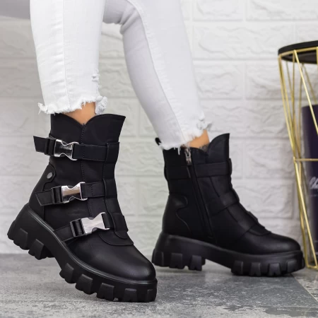 Stiefel auf der schwarzen Plattform 2MX501 Mei