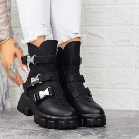 Stiefel auf der schwarzen Plattform 2MX501 Mei