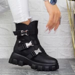 Stiefel auf der schwarzen Plattform 2MX501 Mei