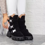 Stiefel auf der schwarzen Plattform 2MX501A Mei