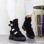 Stiefel auf der schwarzen Plattform 2MX501A Mei