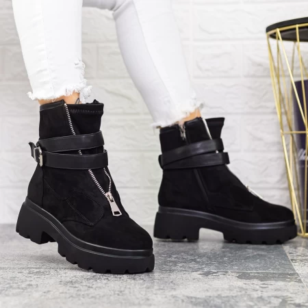 Stiefel auf der schwarzen Plattform 2MX513A Mei