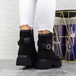 Stiefel auf der schwarzen Plattform 2MX513A Mei