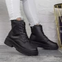 Stiefel auf der 2xj79 -Plattform Black | Mei