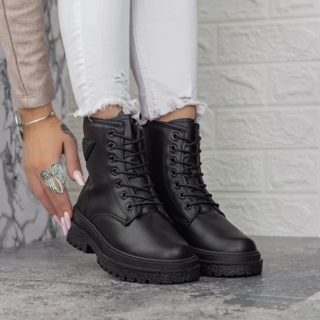 Stiefel auf der 2xj79 -Plattform Black | Mei