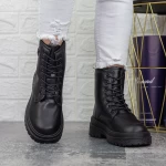 Stiefel auf der 2xj79 -Plattform Black | Mei