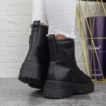 Stiefel auf der 2xj79 -Plattform Black | Mei