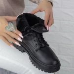 Stiefel auf der 2xj79 -Plattform Black | Mei