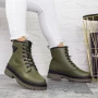 Stiefel auf der 2xj79 Plattform Green | Mei
