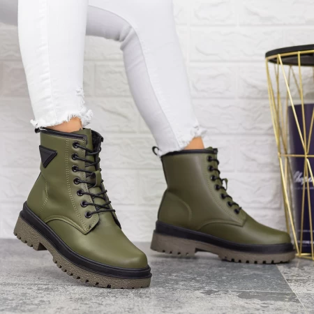 Stiefel auf der 2xj79 Plattform Green | Mei