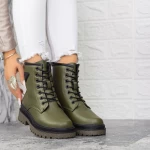 Stiefel auf der 2xj79 Plattform Green | Mei