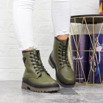 Stiefel auf der 2xj79 Plattform Green | Mei